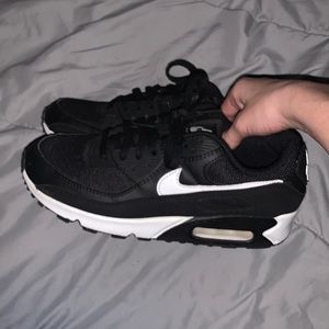 Woman’s size 9 nike air max